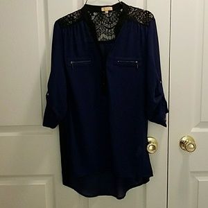 Blue three-quarter sleeve shirt